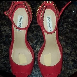 Steve Madden Red suede pump with studs